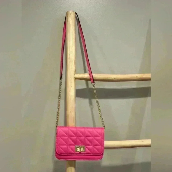 Aldo Hot Pink/Fuchsia quilted removable Gold Chain Turn Lock crossbody - Picture 1 of 11